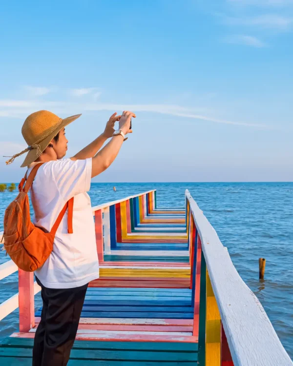 side-view-of-female-tourist-photographing-with-sma-2026-01-09-00-14-08-utc